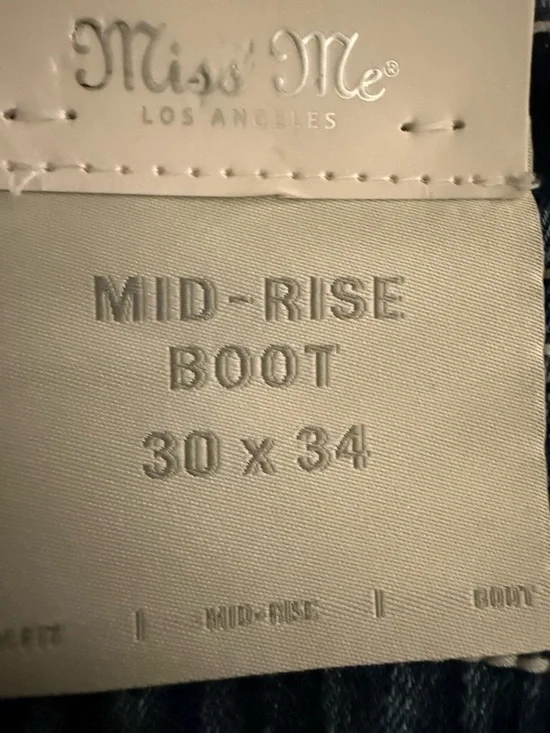 NWT Miss Me women’s Jeans Dk Blue 30x34 Mid Rise Bootcut Fleur-De-Lis Slim Fit - Picture 2 of 11